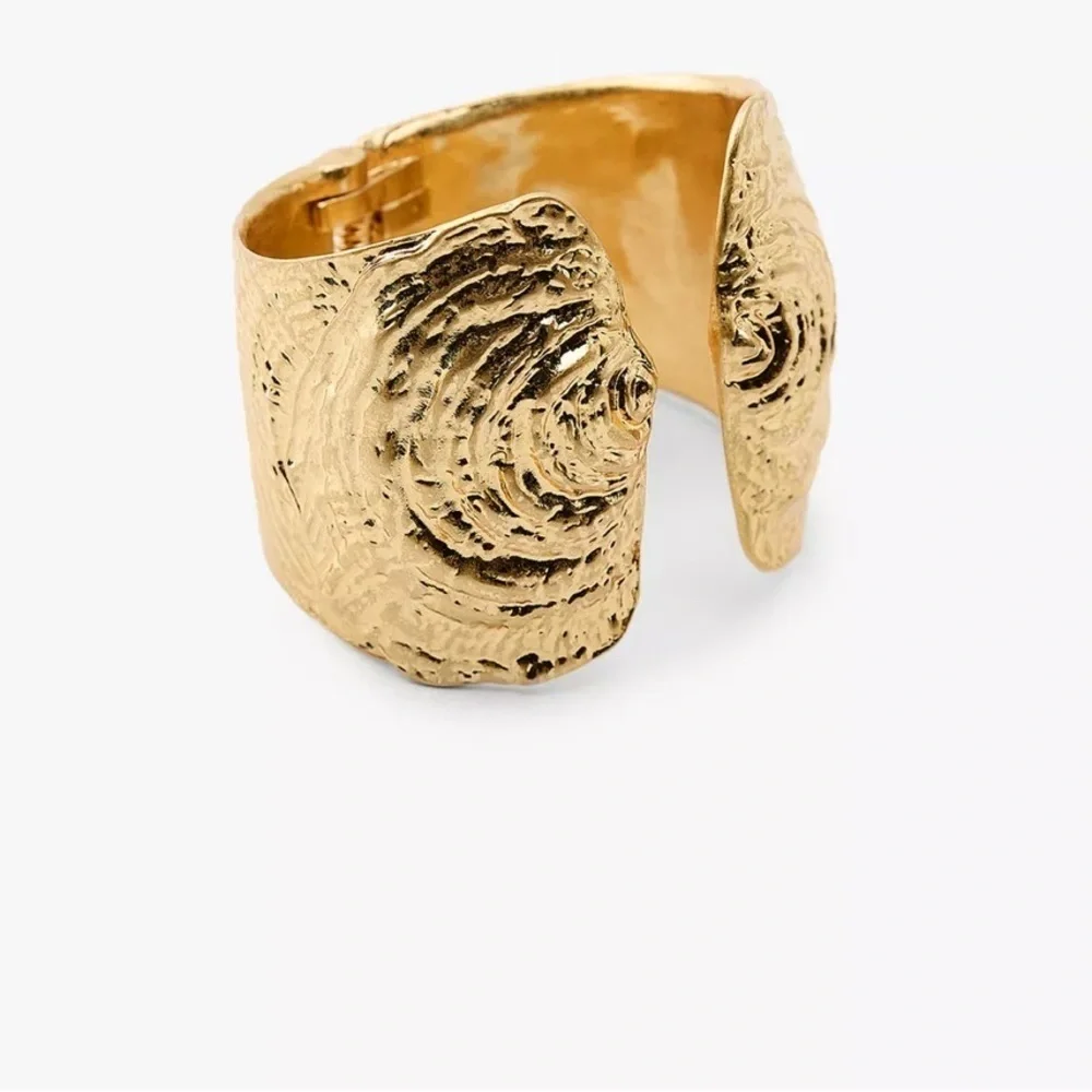 🔥🔥zara double shell  Cuff Bracelet